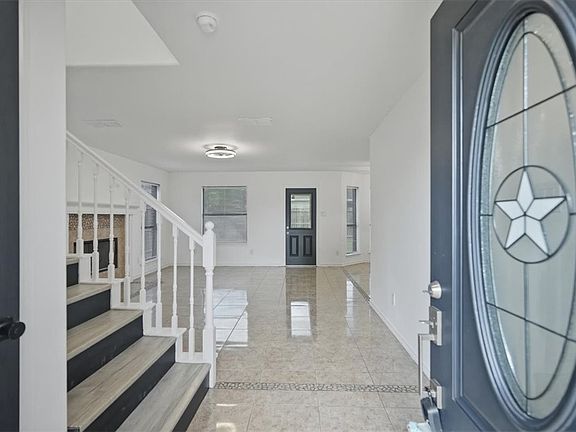 4th image of 6817 Blue Skyway Dr