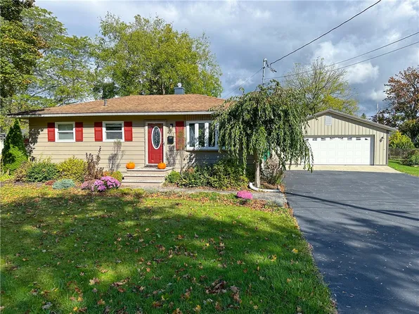 309 W Sherman Ave, Newark, NY 14513