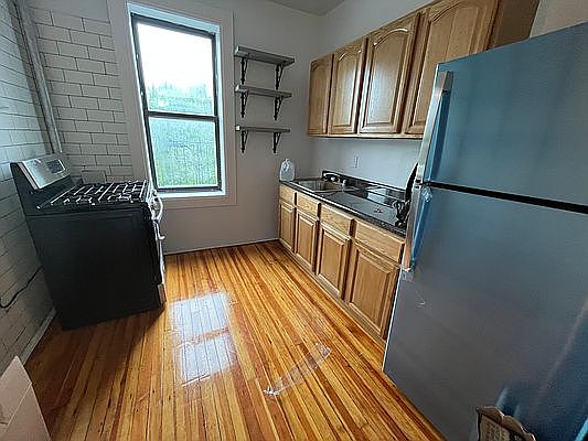 2nd image of 4996 Broadway APT 5B