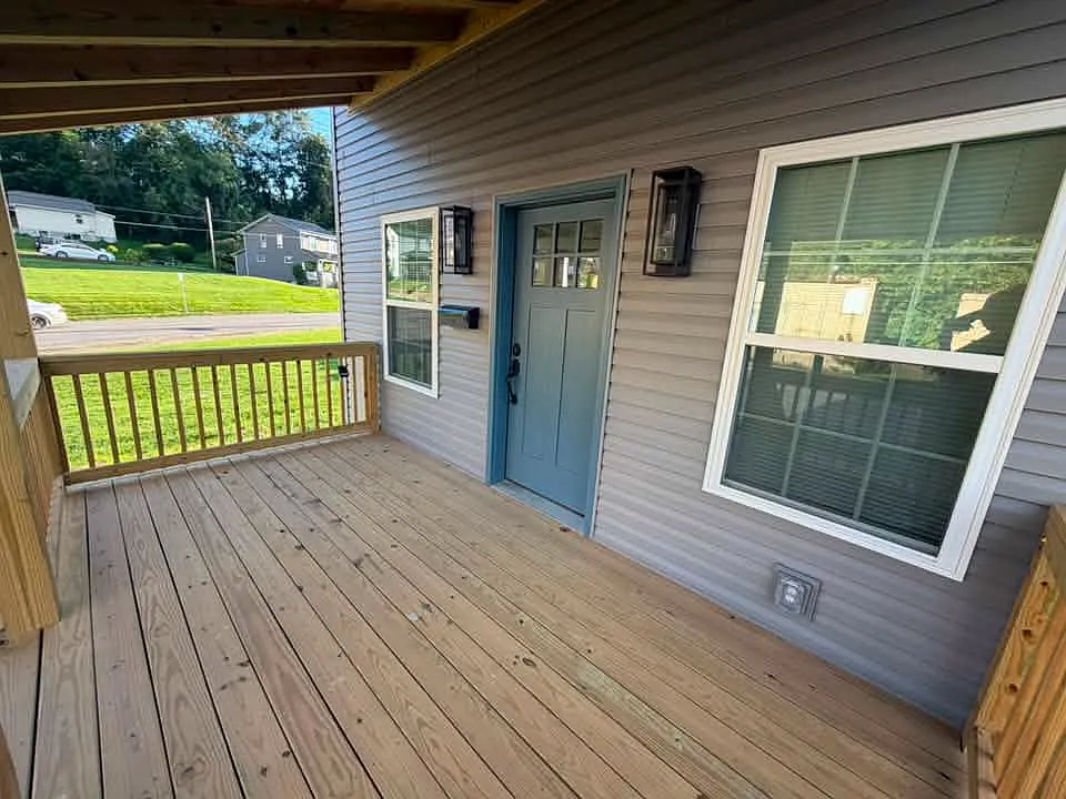 347 Luck Avenue - 1 — Photo 1