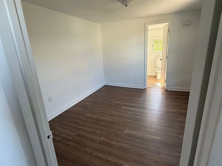 917 Askin St — Photo 2