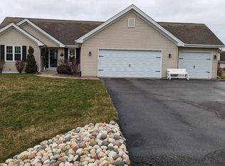 873 E McKearn Ln, Beloit, WI 53511