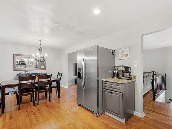 4th image of 7102 Dumbarton Pl