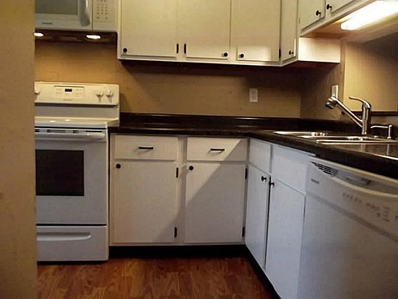 4th image of 507 Foxtrail Cir W