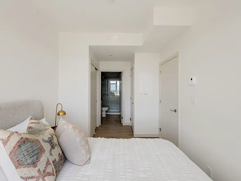 480 Esquimalt Rd — Photo 19