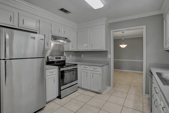 211 Oak Brook Dr — Photo 2