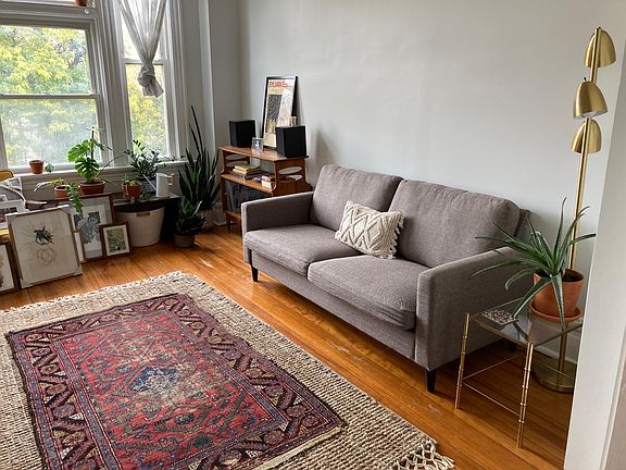 Alt view of living room