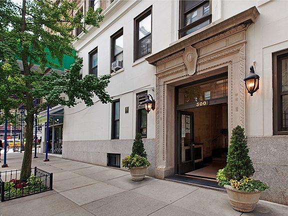 4th image of 300 W 108th St APT 3E