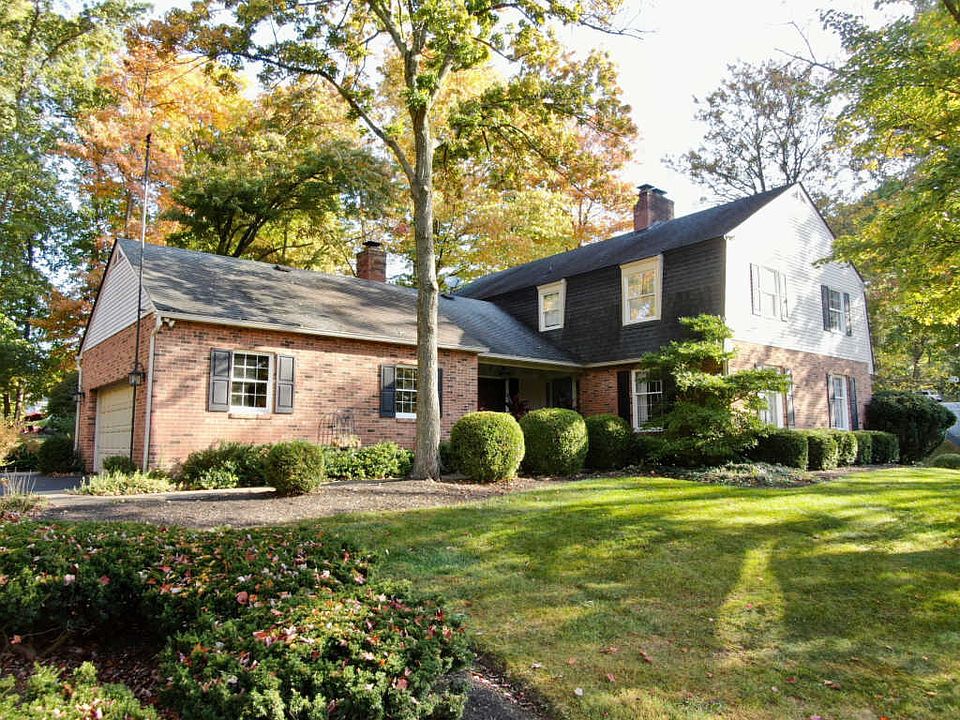 1st image of 1649 Longwood Dr NE
