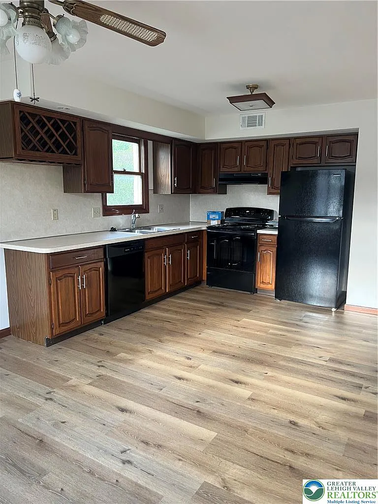 2 bed, 1.5 bath, 1100 sqft, $1,815 — Photo 2