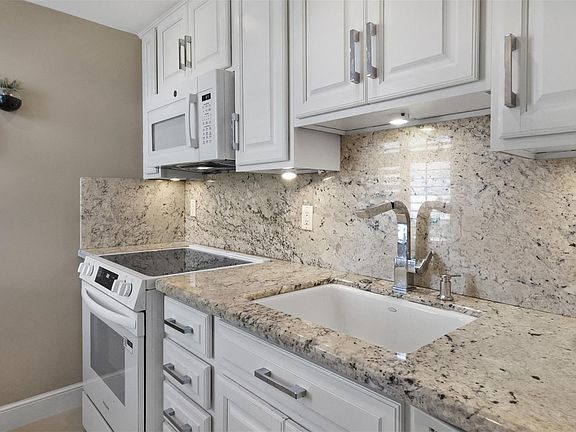 5th image of 888 Intracoastal Drive #6f