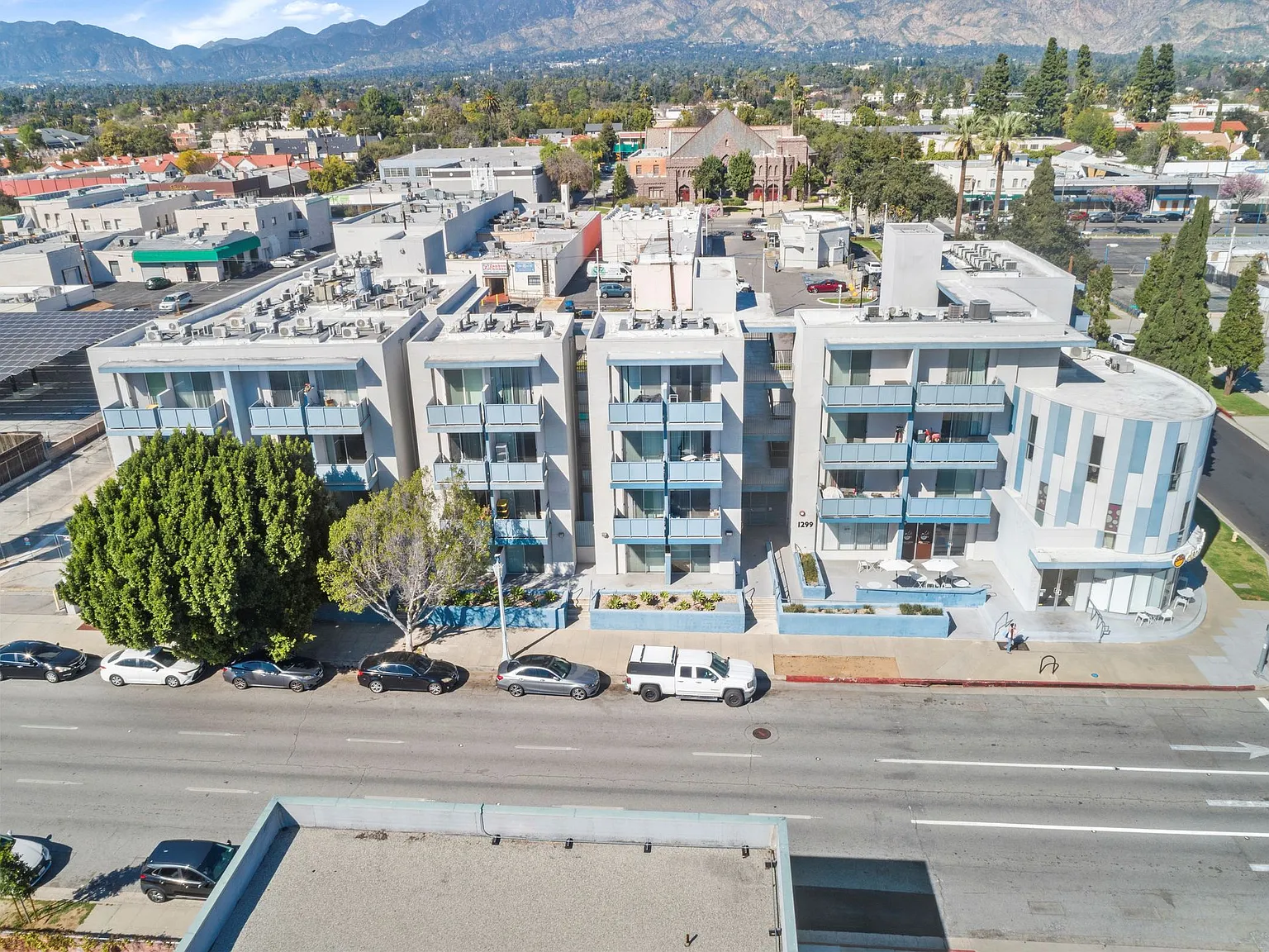 Aqua Courtyard Suites — Photo 2