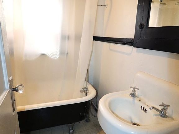 4th image of 648 S 12th St APT C4