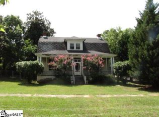 100 Lucas Ave, Laurens, SC 29360