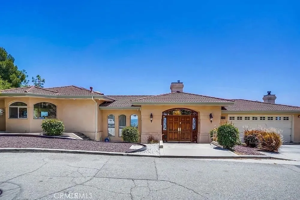 4 bed, 3287 sqft, $9,500 — Photo 1