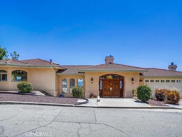 876 Harrington Rd — Photo 1