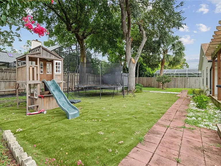 308 Silver Pine Dr — Photo 33