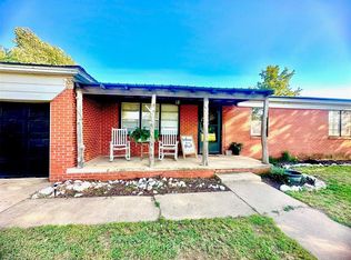 870 SW 3rd St, Minco, OK 73059