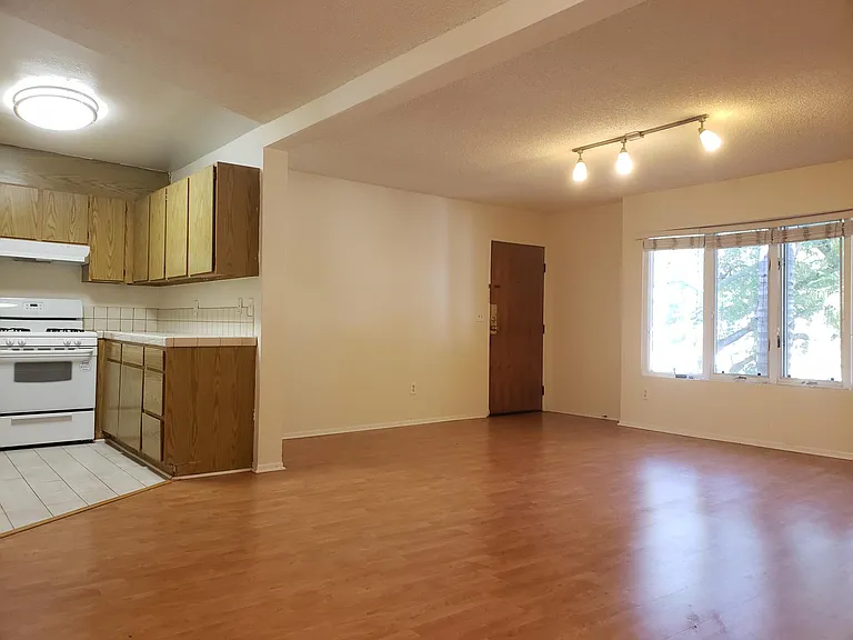 1117 Havenhurst Dr #105 — Photo 3