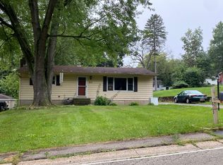 813 W Broadway St, McHenry, IL 60051