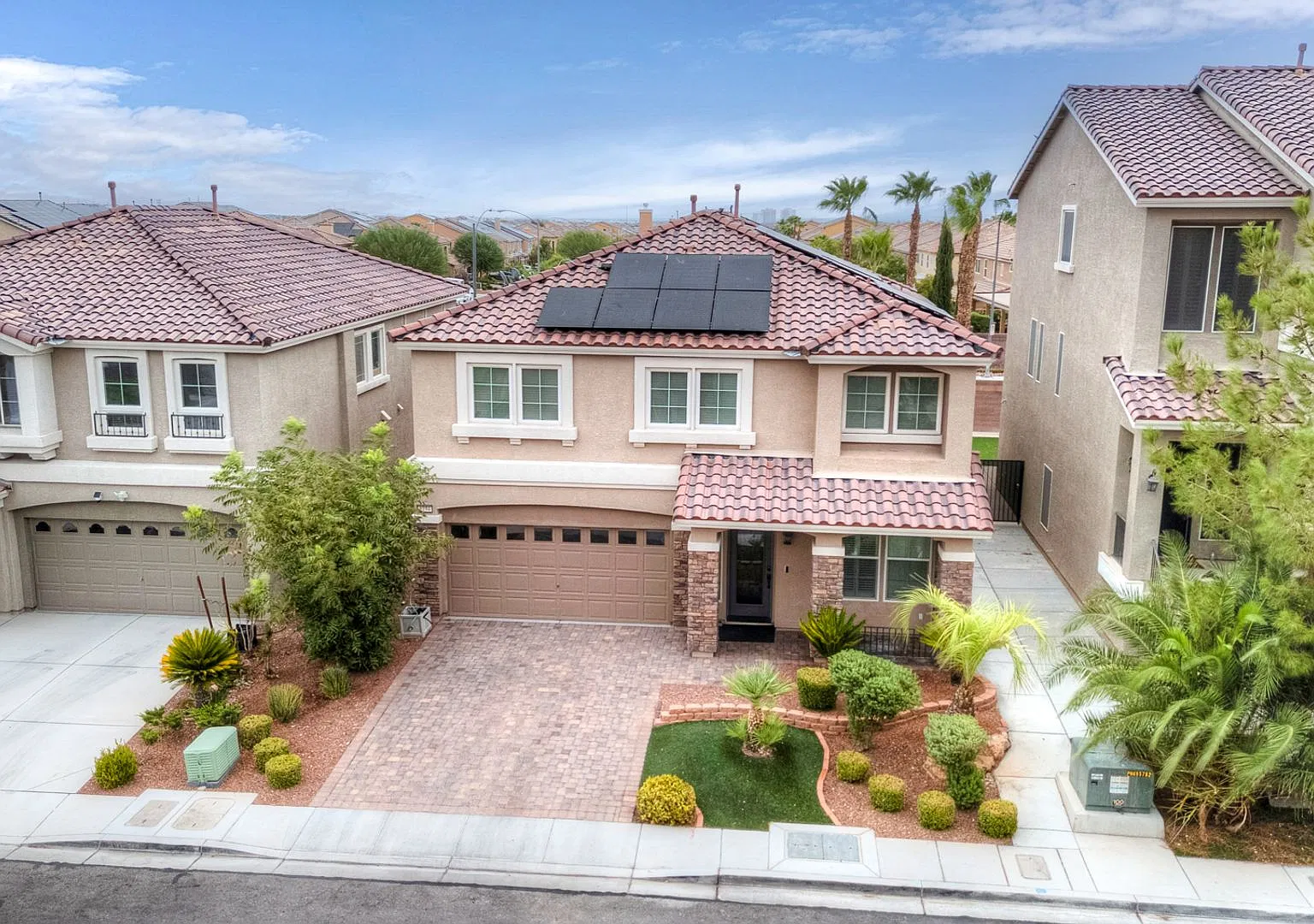 2 Story home located in Coronado Ranch — Photo 3