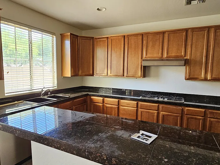 3989 E Hummingbird Ln — Photo 2