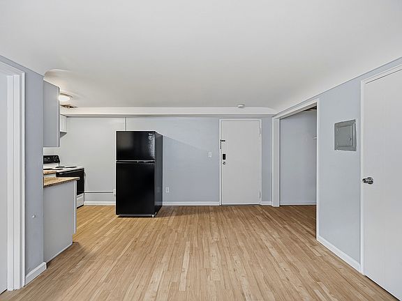 5th image of 6469 Montgomery Rd APT 19
