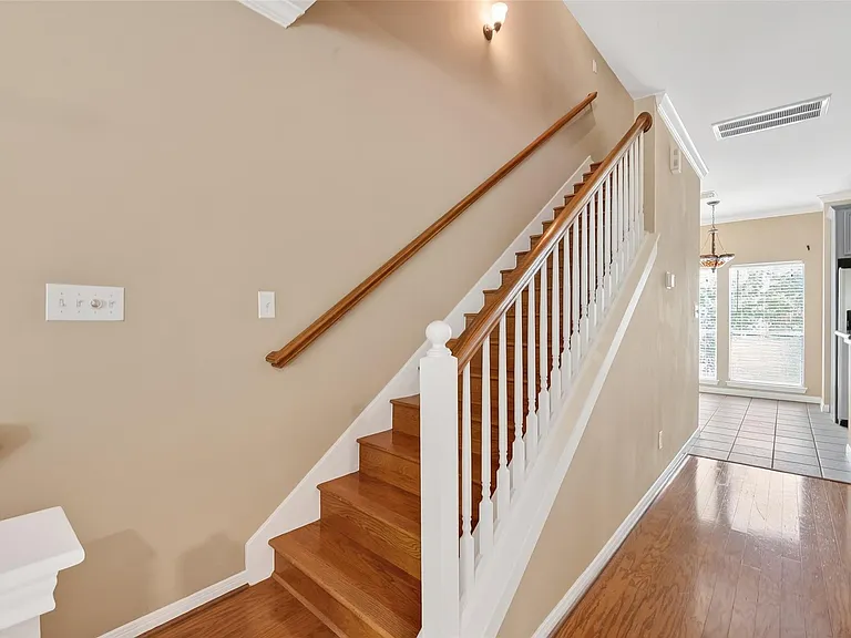 2804 Chenevert St — Photo 22