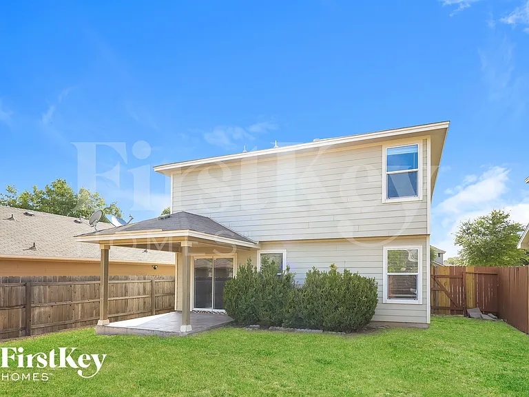 1811 Buescher Path — Photo 15