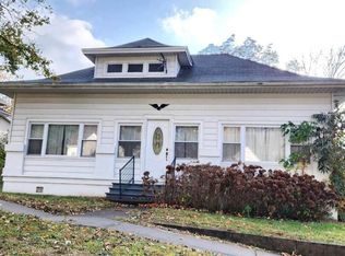 209 E Cross St, Dongola, IL 62926