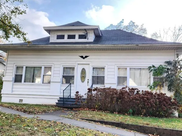 209 E Cross St, Dongola, IL 62926