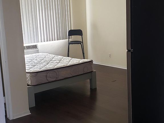 5th image of 11018 Morrison St