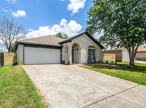 2nd image of 3720 Fleetwood Dr