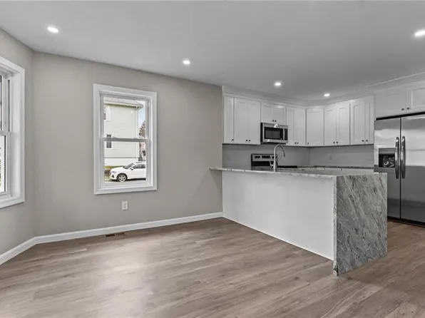 140 Chestnut Ave, Cranston, RI 02910