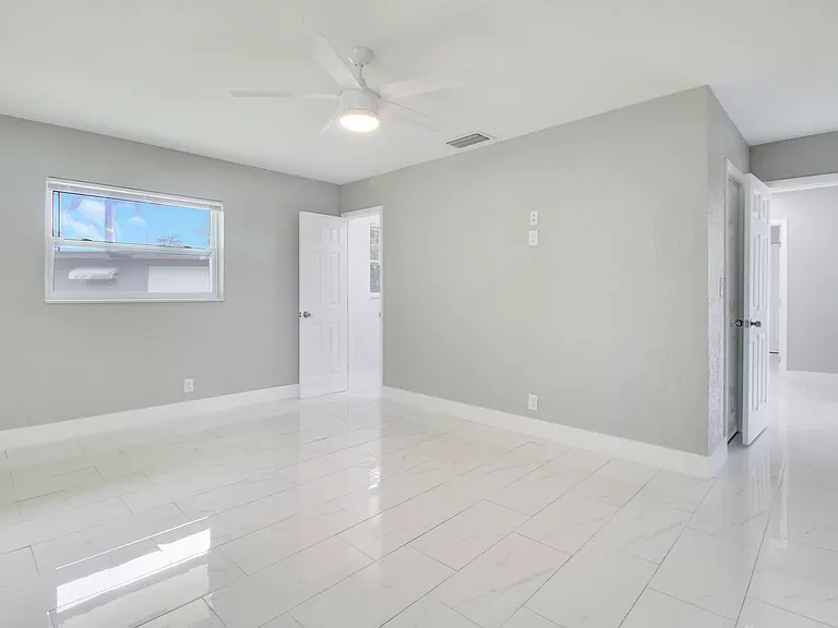 1231 SW 32nd St — Photo 18