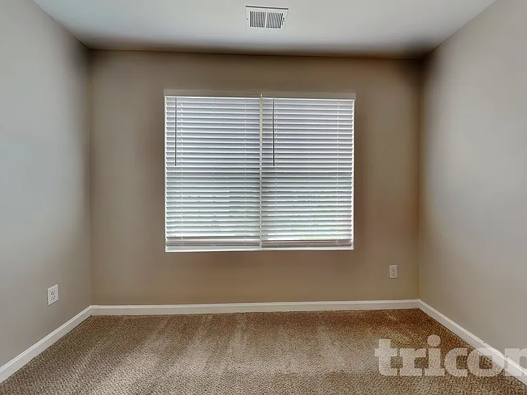 418 Daffodil Dr — Photo 12