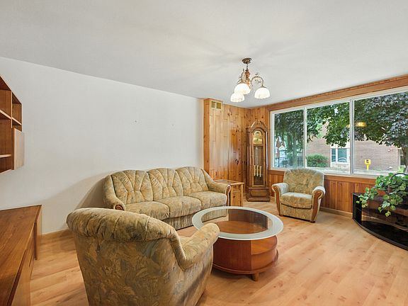 3rd image of 2515 Highland Ave