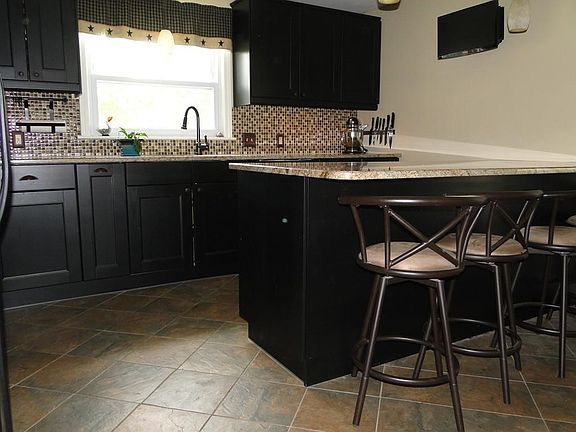 4th image of 22 Woodland Cir