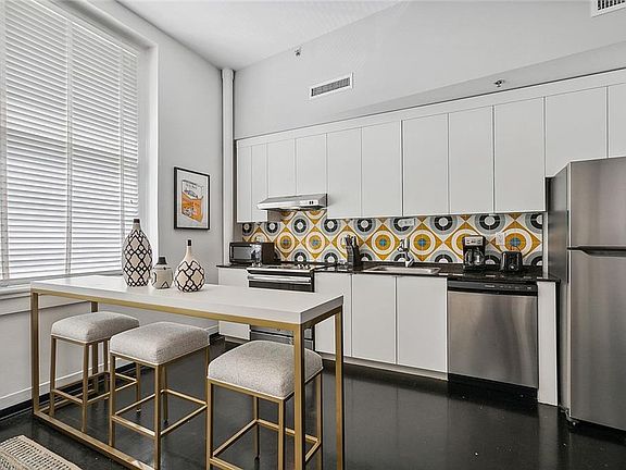 4th image of 334 Carondelet St APT 209