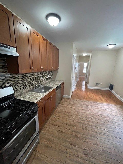 1st image of 518 9th St APT 1L