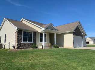 5 Blackstone Cir, Le Claire, IA 52753