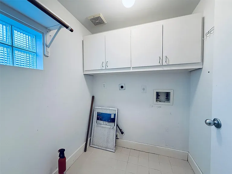 9813 Cynthia Ann Ct — Photo 12