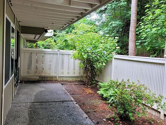 3rd image of 9807 NE 124th St APT 203