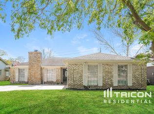 518 Tresvant Dr, Webster, TX 77598