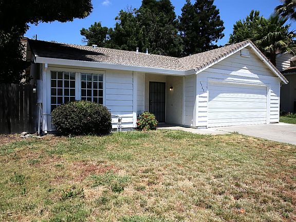 3rd image of 1365 Pebblewood Dr