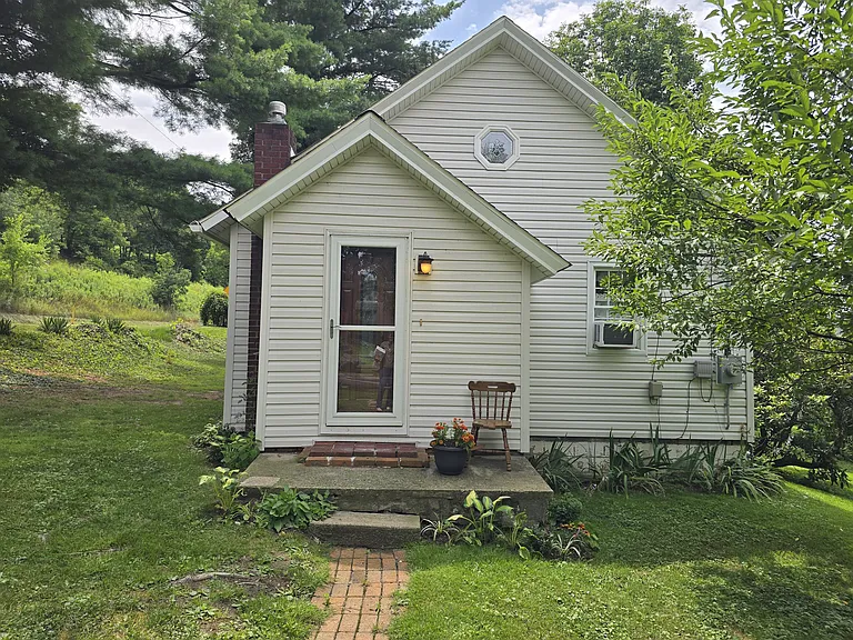 106 Lowry St — Photo 15
