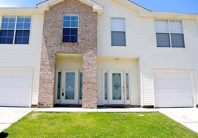1st image of 68 Carriage Ln