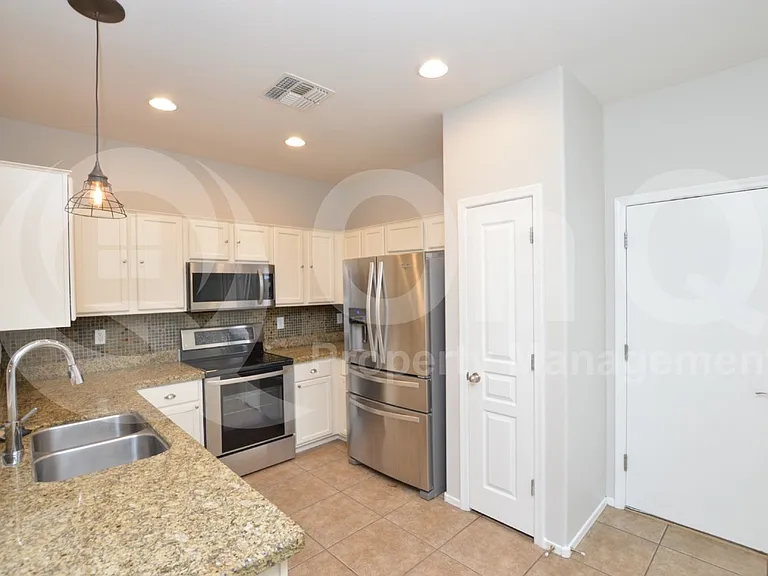 3806 E Trigger Way — Photo 2