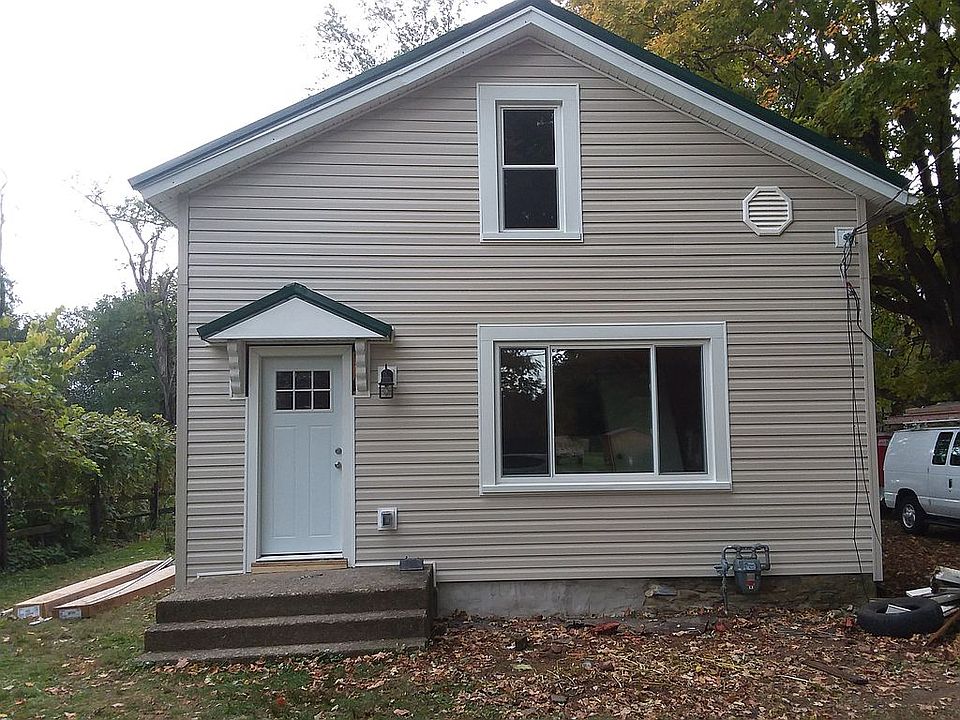 2nd image of 208 Myrtle St