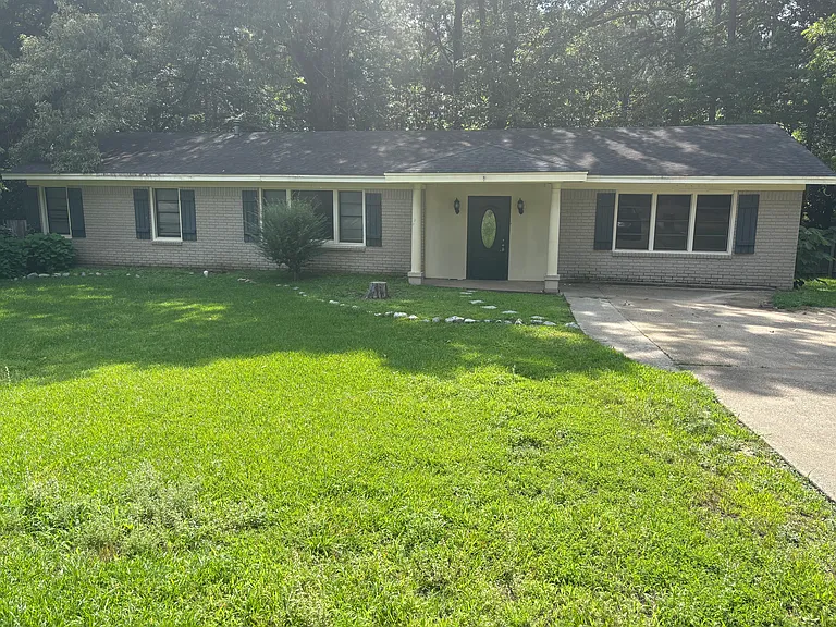 713 Drew Ln — Photo 1